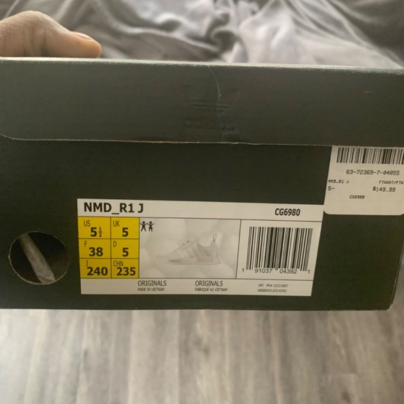 Used clothes and sneakers - Picture 15 of 15